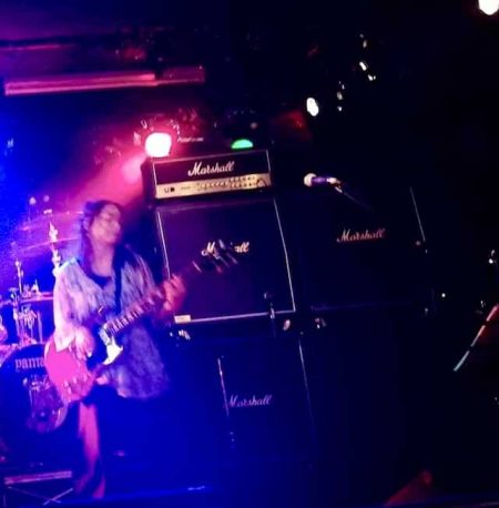 七実ロックギタリスト